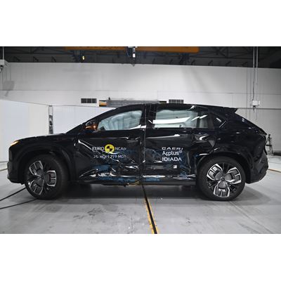 Hongqi EHS7 Side Mobile Barrier test 2025 after crash