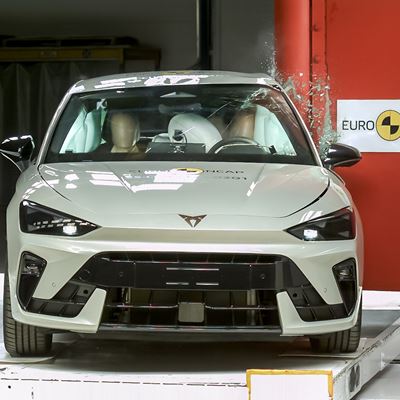 CUPRA Leon Side Pole test 2025