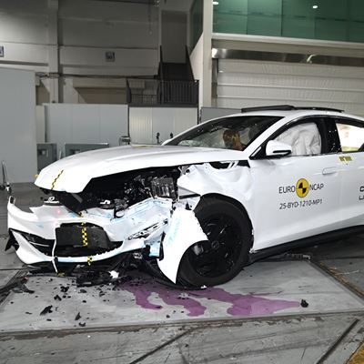 BYD SEAL 6 Mobile Progressive Deformable Barrier test 2025 after crash