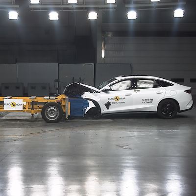 BYD SEAL 6 Mobile Progressive Deformable Barrier test 2025