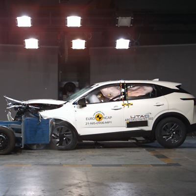 Nissan Qashqai Mobile Progressive Deformable Barrier test 2025