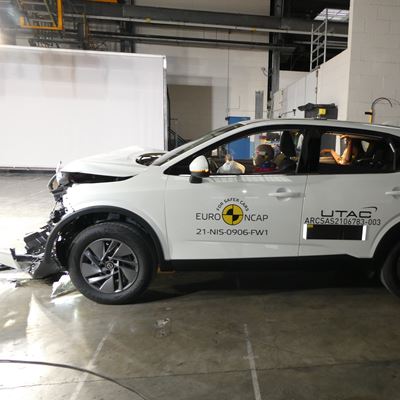 Nissan Qashqai Full Width Rigid Barrier test 2025 after crash