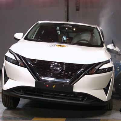 Nissan Qashqai Side Mobile Barrier test 2025