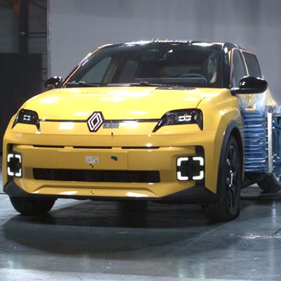 Renault 5 Side Mobile Barrier test 2024