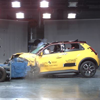 Renault 5 Mobile Progressive Deformable Barrier test 2024