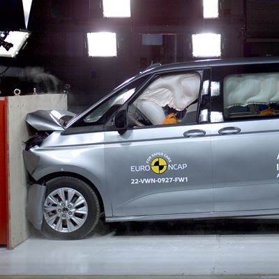 VW Multivan Full Width Rigid Barrier test 2022