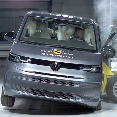 VW Multivan Side Mobile Barrier test 2022