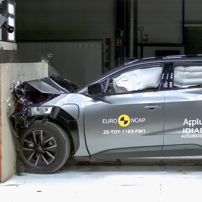 Toyota bZ4X Full Width Rigid Barrier test 2025