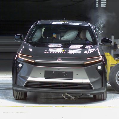 Toyota bZ4X Side Mobile Barrier test 2025