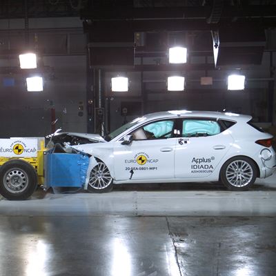 SEAT Leon Mobile Progressive Deformable Barrier test 2021