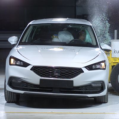 SEAT Leon Side Mobile Barrier test 2020