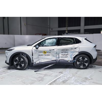 Deepal S05 Side Mobile Barrier test 2025 after crash