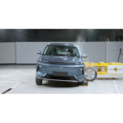 GEELY STARRAY EM i Side Mobile Barrier test 2025