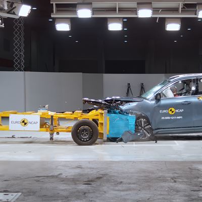 GEELY STARRAY EM i Mobile Progressive Deformable Barrier test 2025