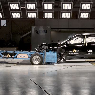 Hyundai NEXO Mobile Progressive Deformable Barrier test 2025