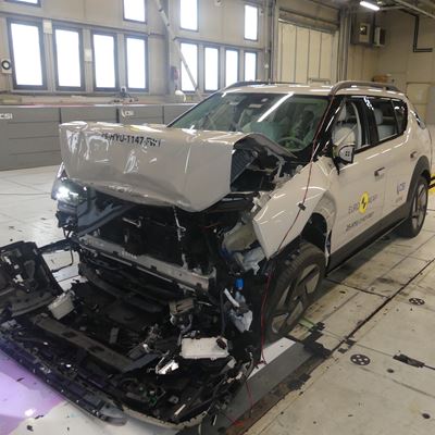 Hyundai NEXO Full Width Rigid Barrier test 2025 after crash