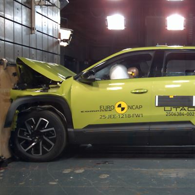 Jeep Compass Full Width Rigid Barrier test 2025