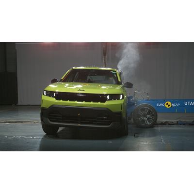 Jeep Compass Side Mobile Barrier test 2025