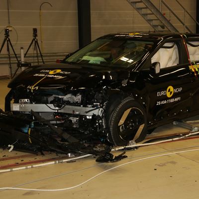 Kia EV4 Mobile Progressive Deformable Barrier test 2025 after crash