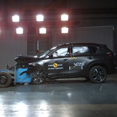 MAZDA CX 5 Mobile Progressive Deformable Barrier test 2025