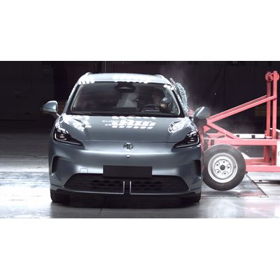 MG MG4 EV Urban Side Mobile Barrier test 2025