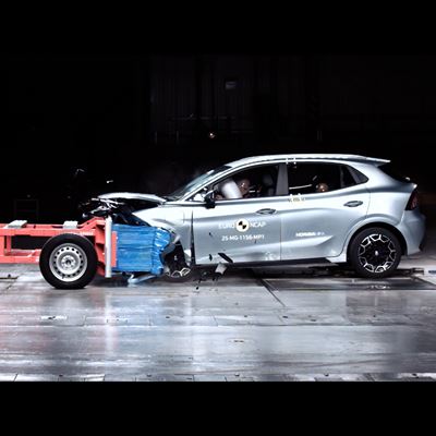 MG MG4 EV Urban Mobile Progressive Deformable Barrier test 2025