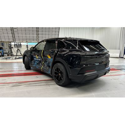 Porsche Cayenne Side Mobile Barrier test 2025 after crash