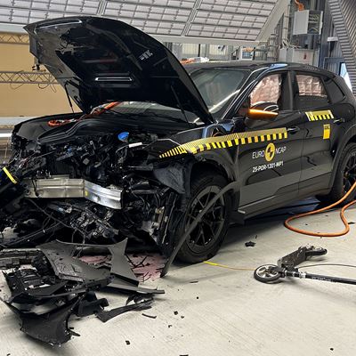 Porsche Cayenne Mobile Progressive Deformable Barrier test 2025 after crash