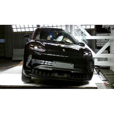 Porsche Cayenne Side Pole test 2025