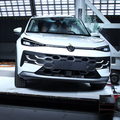 VW T Roc Side Pole test 2025