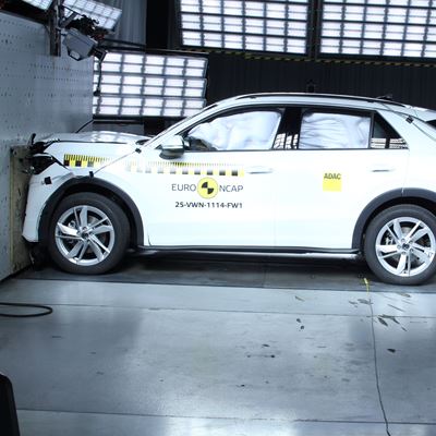 VW T Roc Full Width Rigid Barrier test 2025