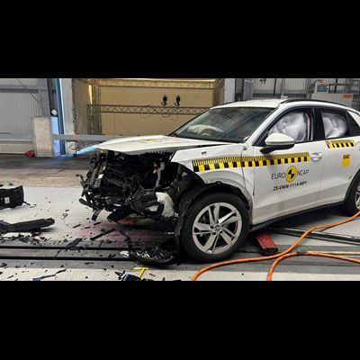 VW T Roc Mobile Progressive Deformable Barrier test 2025 after crash