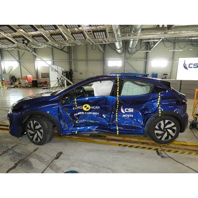 Renault Clio Side Mobile Barrier test 2025 after crash