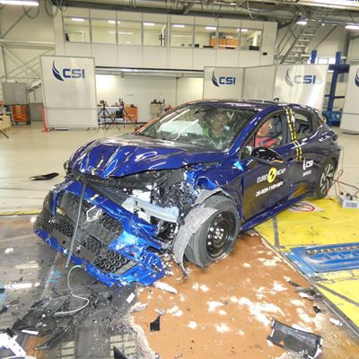 Renault Clio Mobile Progressive Deformable Barrier test 2025 after crash