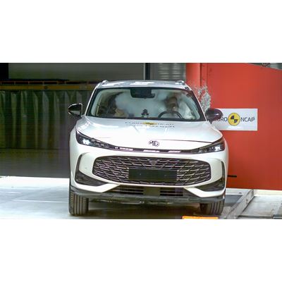 MG HS Plug in Hybrid Side Pole test 2024