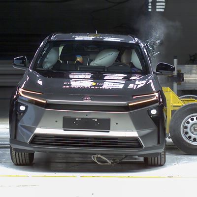 Toyota bZ4X Side Mobile Barrier test 2025