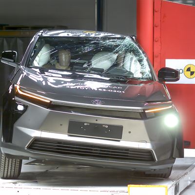 Toyota bZ4X Side Pole test 2025