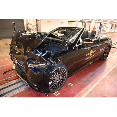 Mercedes Benz CLE Cabrio FW test 2025 after crash