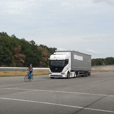 BYD ETT 44 4x2 tractor unit at the Euro NCAP testing facility