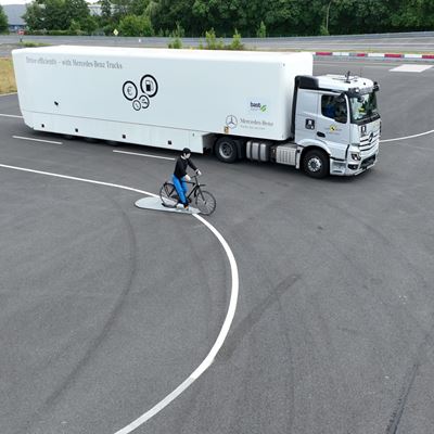 Mercedes Benz Actros F 4x2 tractor unit 2026 test picture