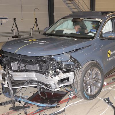 Audi Q7 MPDB test 2026 after crash
