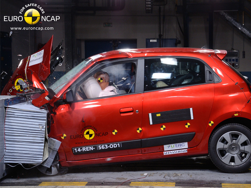 Renault Twingo - Frontal crash test 2014 Renault Twingo - Frontal crash test 2014