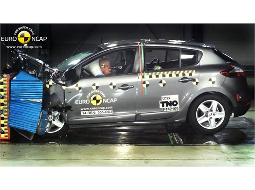 Renault Megane Hatch Reassessment  - Frontal crash test 2014