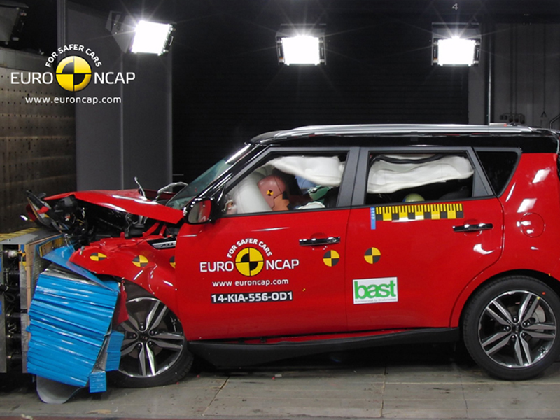 Kia Soul - Frontal crash test 2014 Kia Soul - Frontal crash test 2014