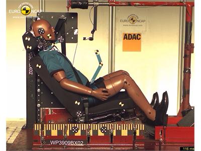 BMW X1 – Whiplash crash test