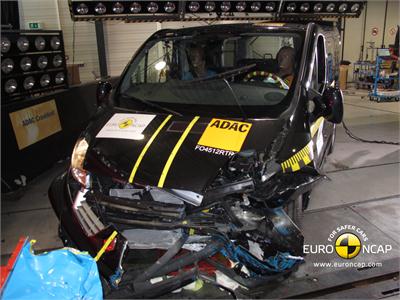 Renault Trafic  - Frontal crash 2012 - after crash