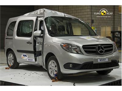 Mercedes Benz Citan - Pole crash test 2013 - after crash
