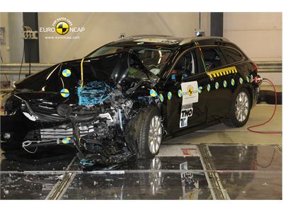 Mazda 6 - Frontal crash test 2013 - after crash