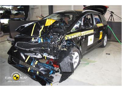 Kia Carens - Frontal crash test 2013 - after crash