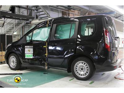 Ford Tourneo Connect - Pole crash test 2013 - after crash